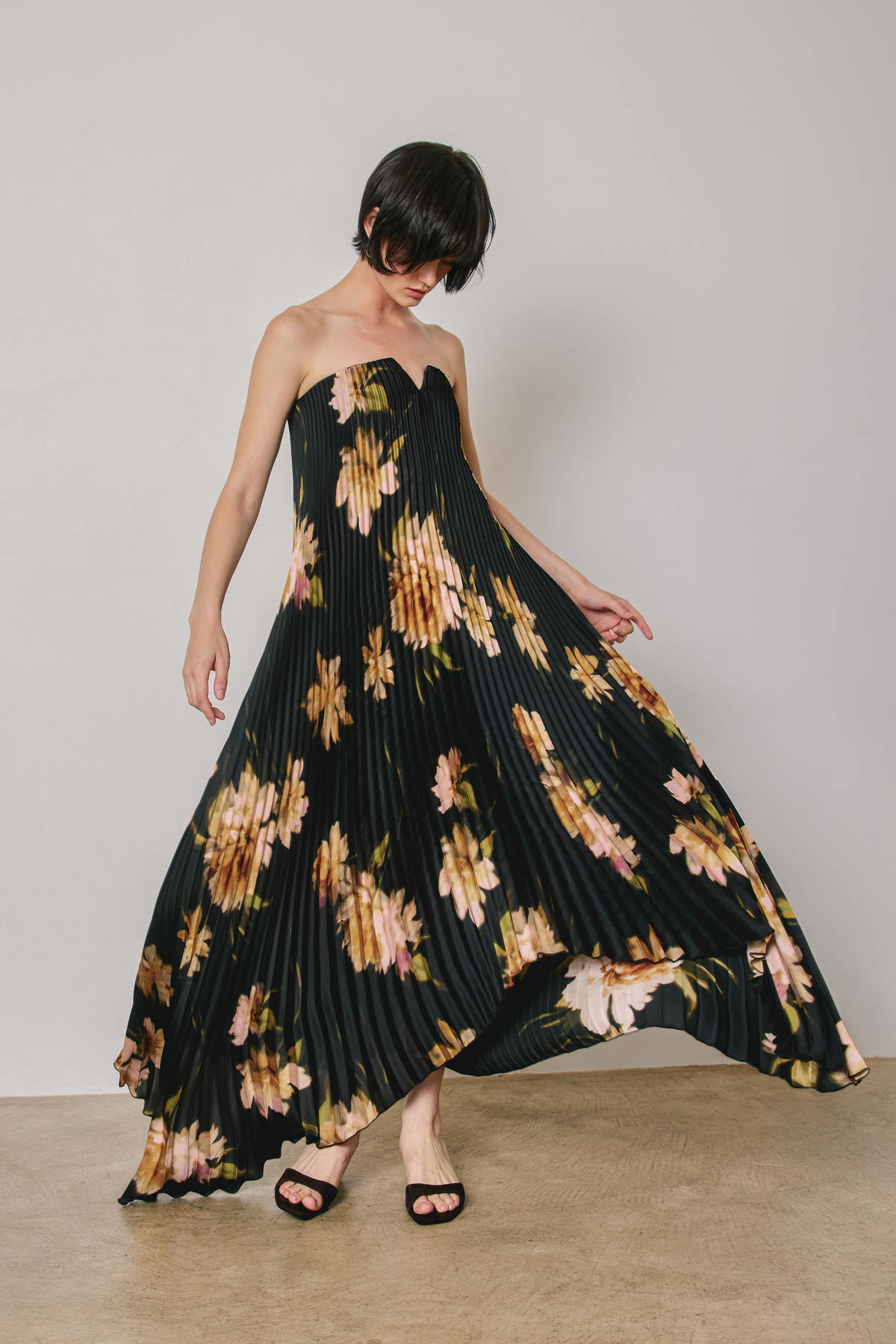 free people baja babe midi dress Ralyn Nightfall Bloom Maxi Nightfall Bloom Color_Purple Size:6 Regular Coral Scalloped Maxi a classic scoop neckline