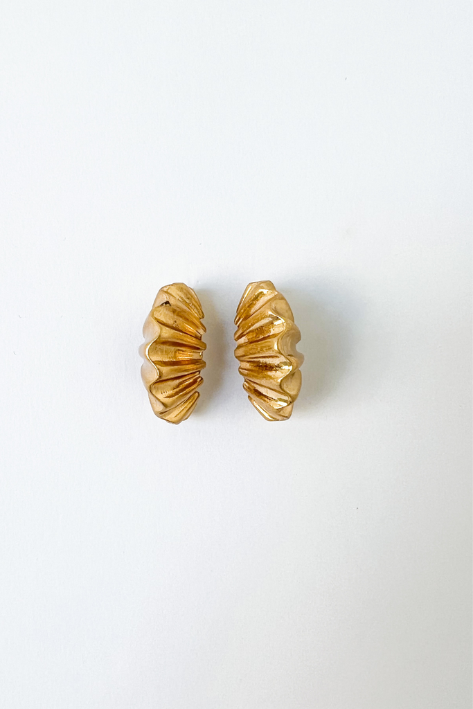 Esmeralda Wavy Textured Earrings - fab'rik