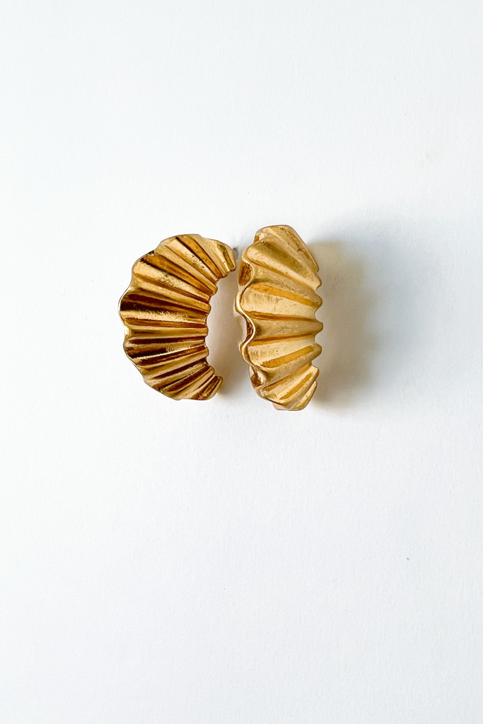 Esmeralda Wavy Textured Earrings - fab'rik