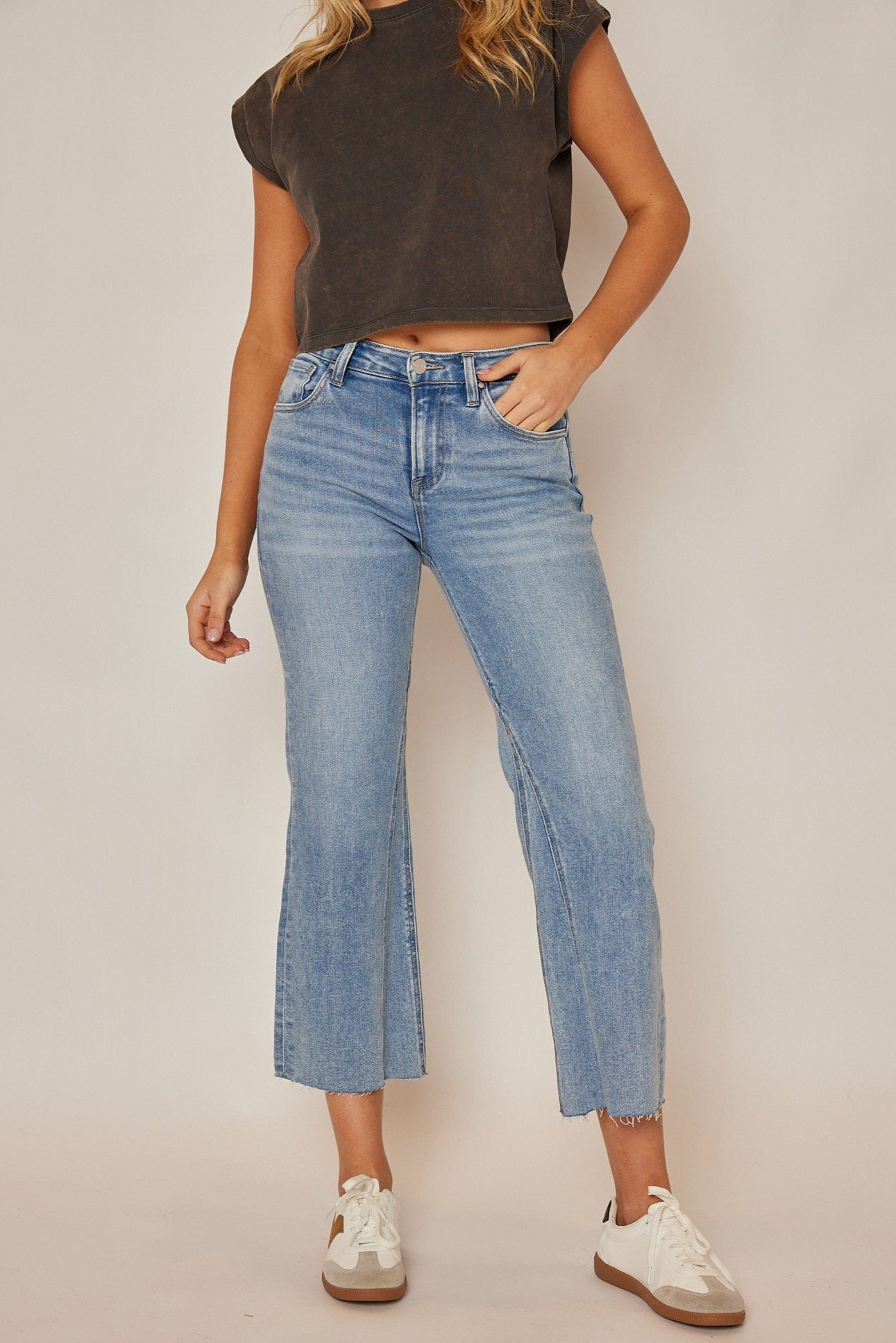 Maxwell Risen Mid Rise Detailed Ankle Flare Jeans