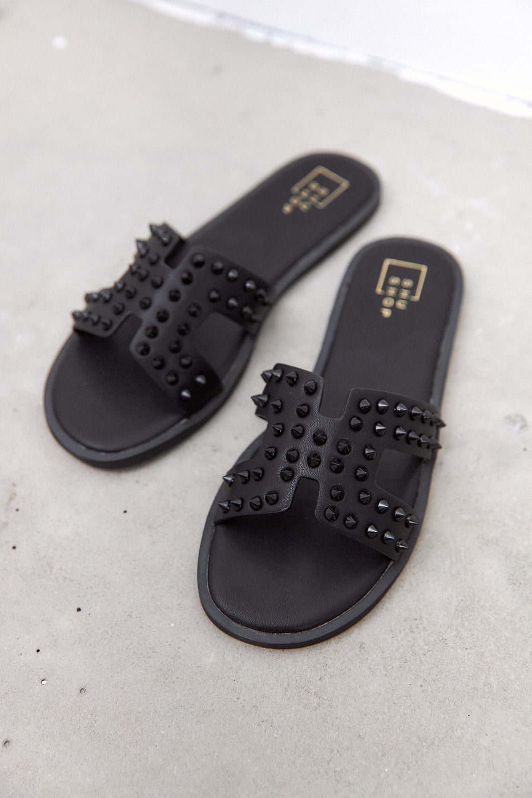Carolina Studded Sandal - fab'rik
