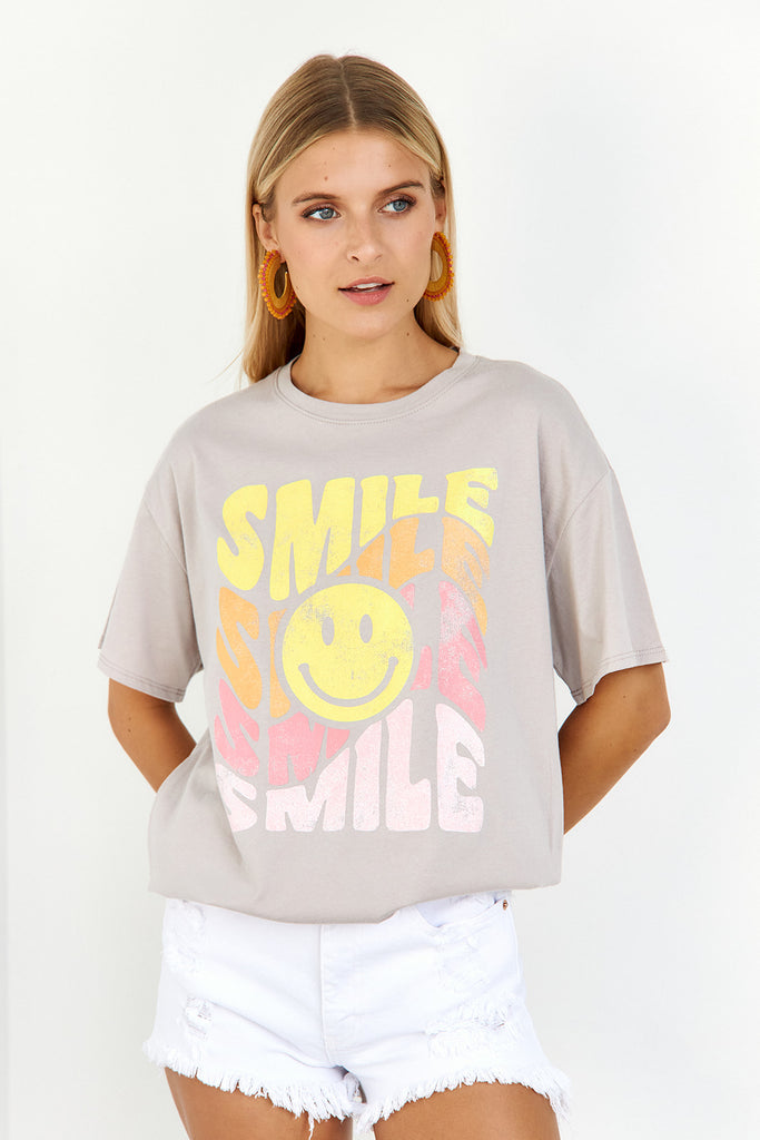 Smiley Graphic Tee - fab'rik