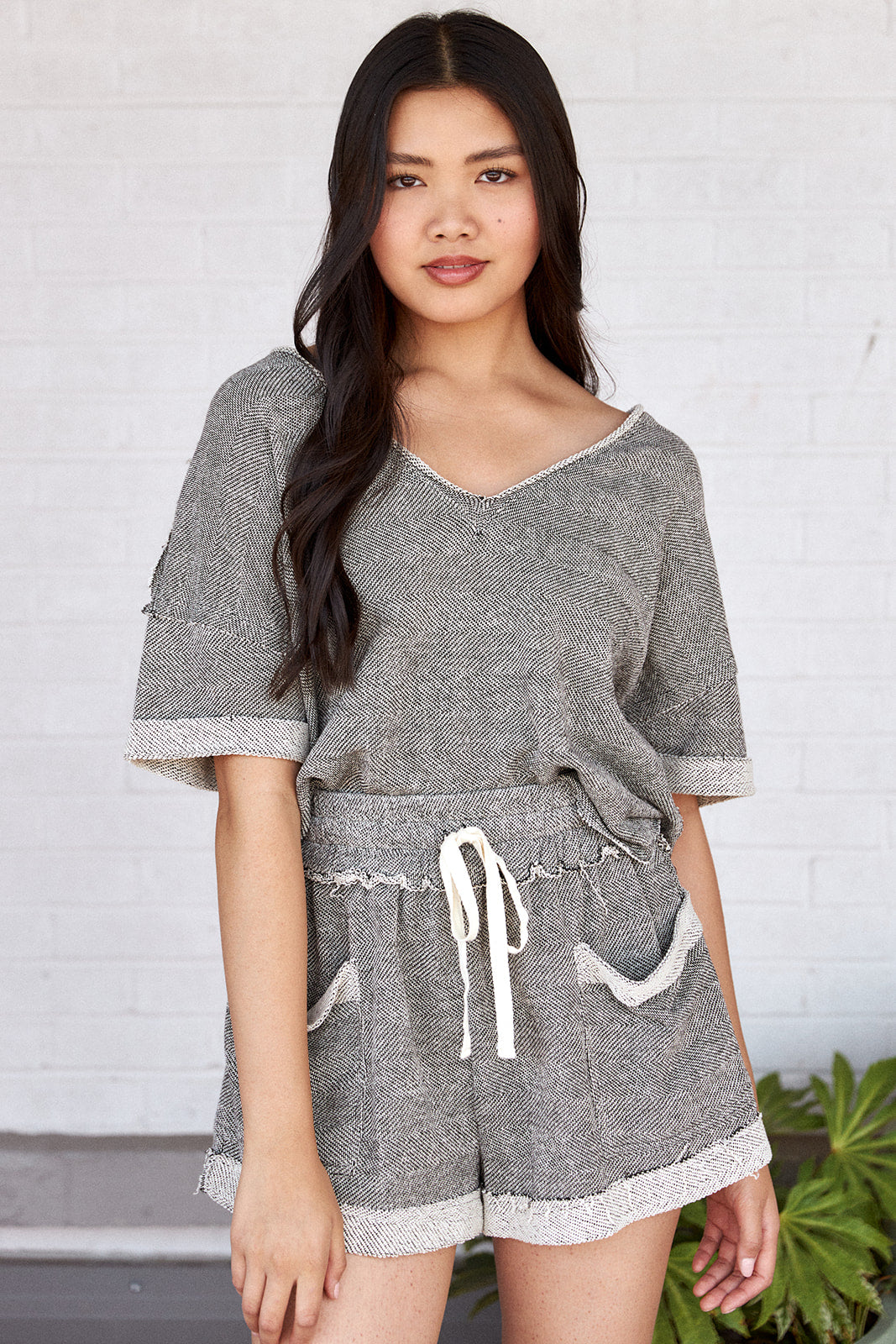 Dara V-Neck Tee - fab'rik