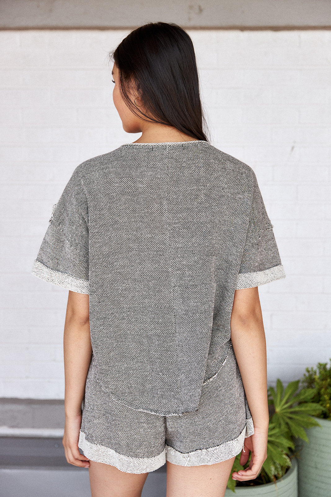 Dara V-Neck Tee - fab'rik