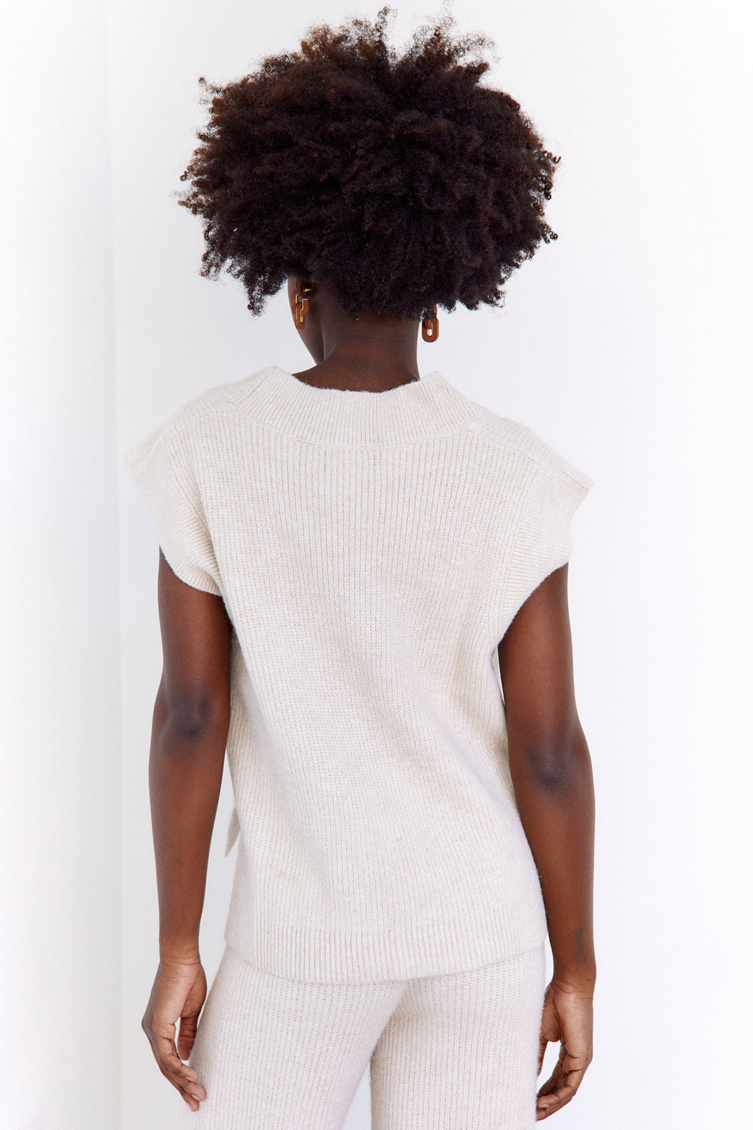 Isla Sleeveless Sweater Top - fab'rik