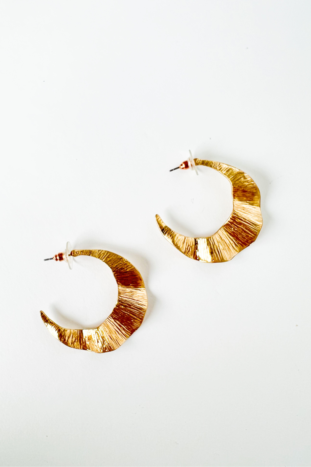 Cece Wavy Textured Hoops - fab'rik